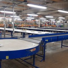 Rotary table conveyor packing system
