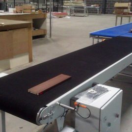Flat belt conveyor with PEC