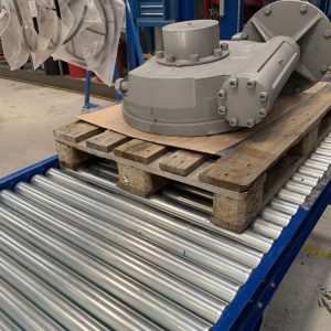 Heavy duty gravity conveyor