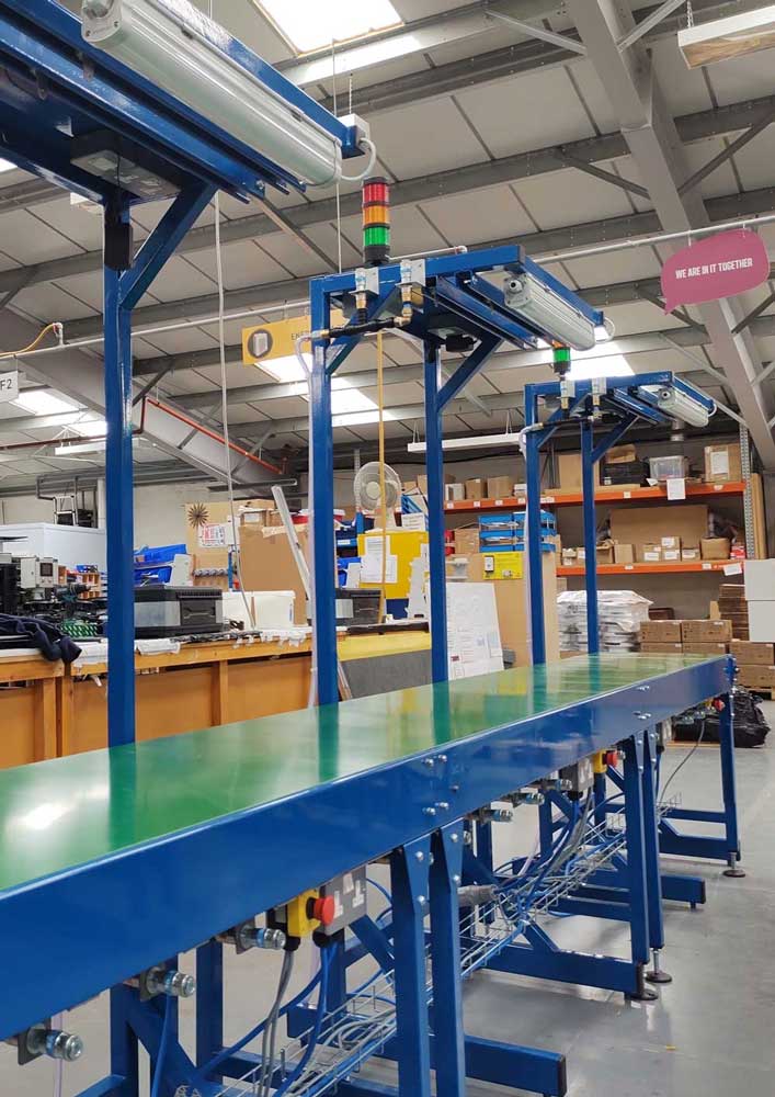 Conveyor Process Line with Workstations
